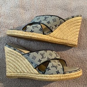 Auth Louis Vuitton LV vintage wedge sandals 8